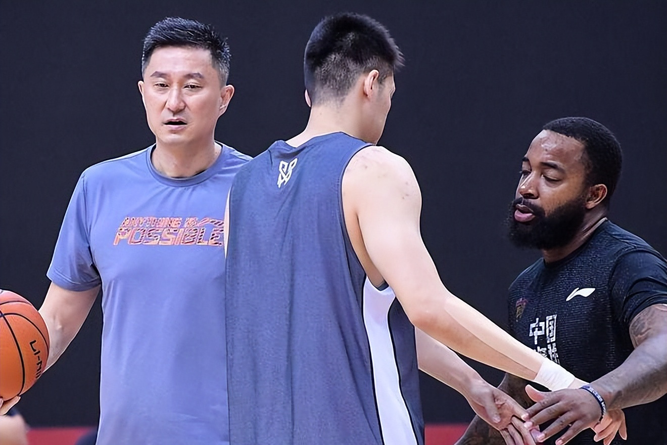 金年会官网-转折点斯图加特伤情更新，CBA季后赛集结日攻防权衡，悬念犹存，团队化学反应显著